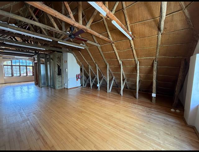 106.60M² BUILDING TO LET IN KENILWORTH